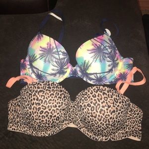 Two VS push up. One with tags.