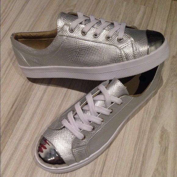 Coming Soon📍Fashion sneakers