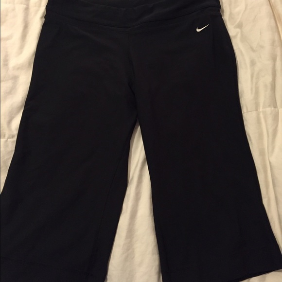 XL Nike Dri-Fit Capri workout pants