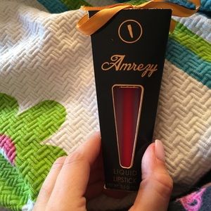 Amrezy Lquid lipstick in the color BROOKLYN.