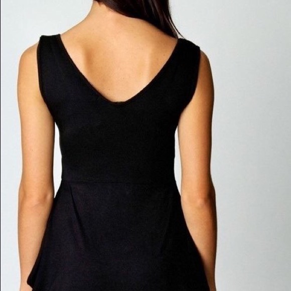 NWOT•WRAP AROUND DETAIL TULIP DRESS - Picture 2 of 3