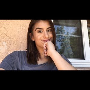 Meet your Posher, Mia