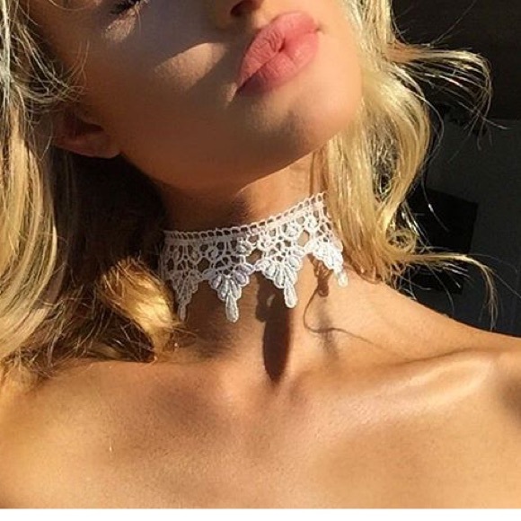 Lace choker necklace