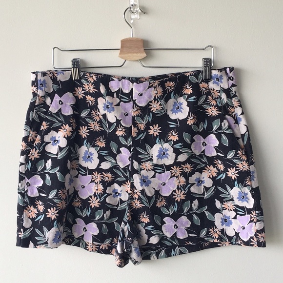 GAP Pants - Gap floral high waist shorts🌾