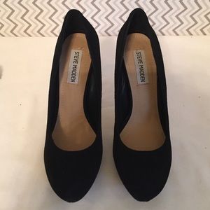 Steve Madden Suede pumps