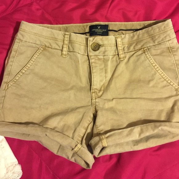 Kaki American eagle shorts!