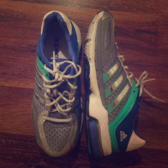 Women's Addidas supernova sequence 5w