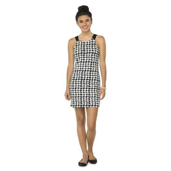 Sleeveless Sheath Dress Black/White