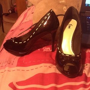 Cut black heels