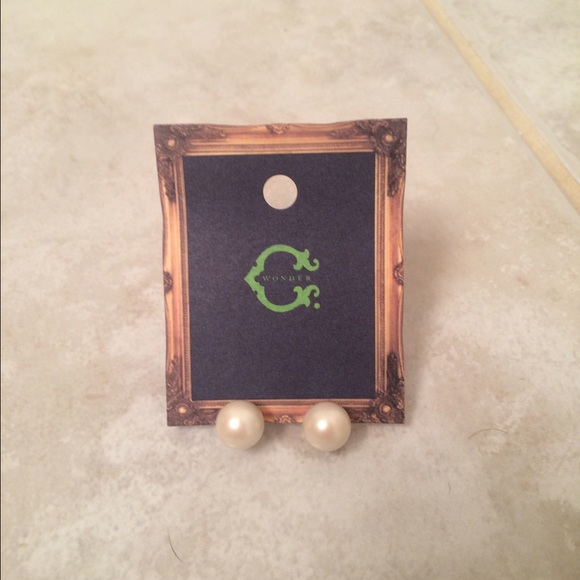 C wonder pearl earrings