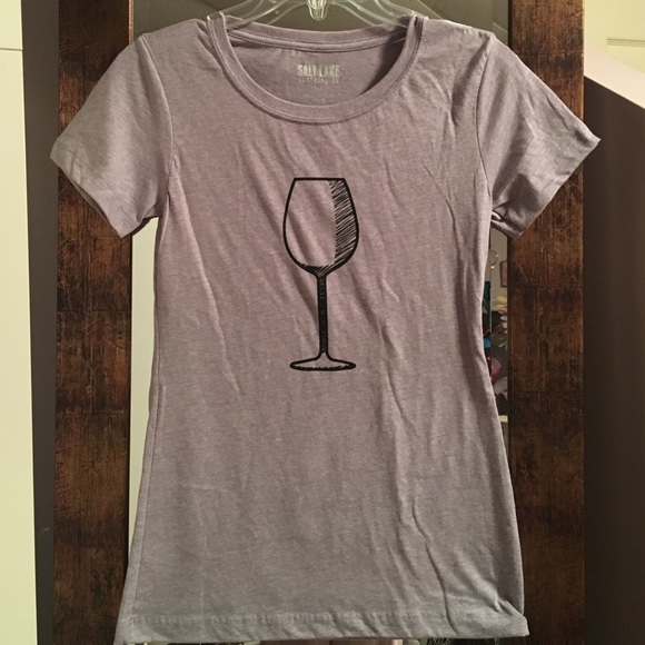 Wine glass fitted tee