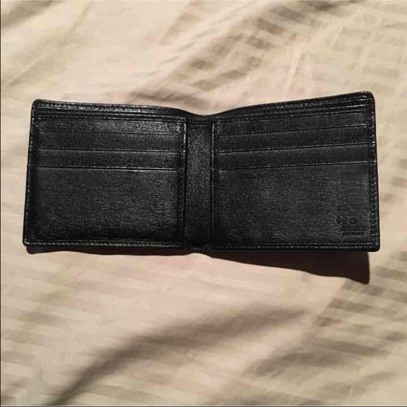 Mens Black Leather Gucci Wallet - Picture 2 of 4