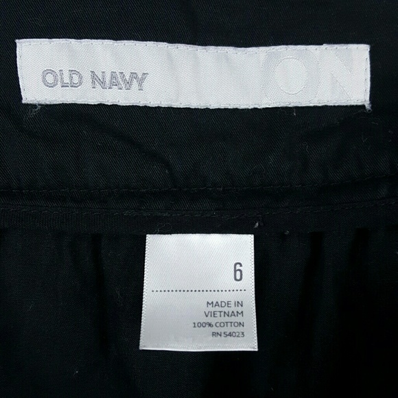 SOLD in a bundle 🏠MOVING SALE! Old Navy Skirt - Picture 2 of 2