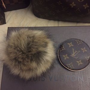 Large brown fur Pom bag charm/ keychain 👜🗝