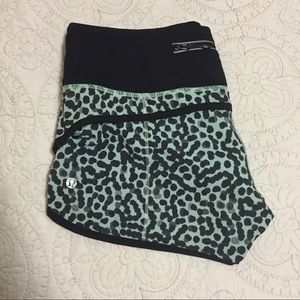 Lululemon Speed Short in AZXP/BLK Black polka dot
