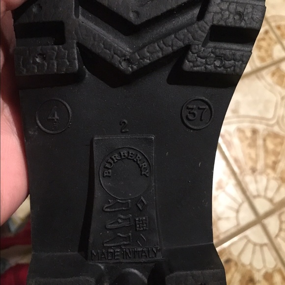 Burberry rain boots without box - Picture 3 of 4