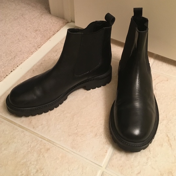 Black Leather UO Silence + Noise Chelsea Boots