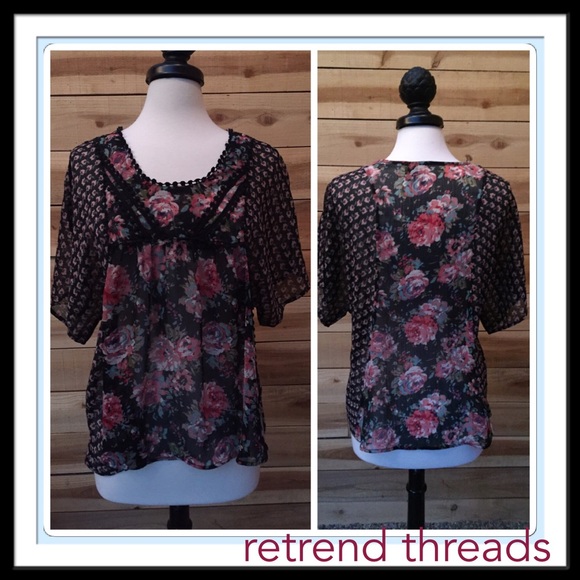 Unique floral patterned top! - Picture 2 of 3