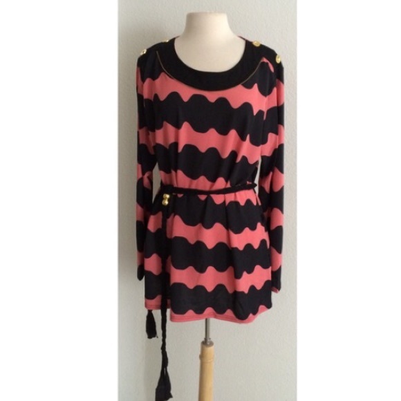 LAST ONE!! (Plus) Pink/ black top - Picture 2 of 3