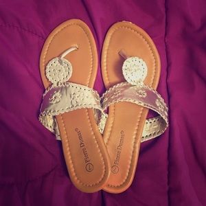 💕BOS Sale💕 Silver Sandals