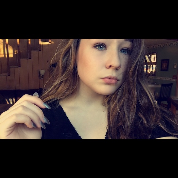 Meet your Posher, Jenna - Picture 2 of 2