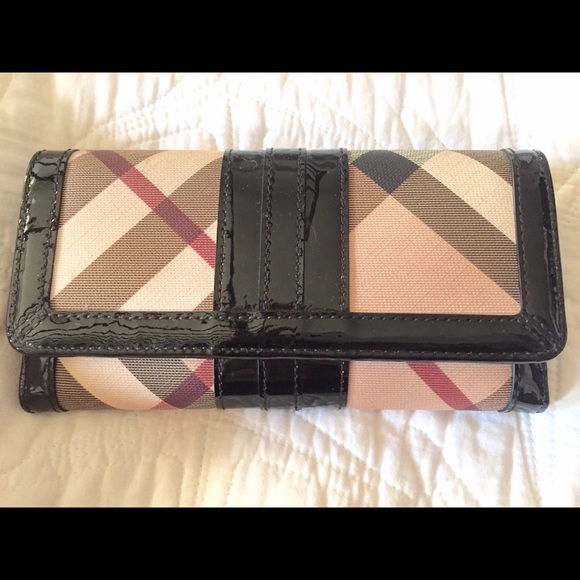 TRADED💖Burberry Brit Checkered Large Wallet NWT - Picture 1 of 4