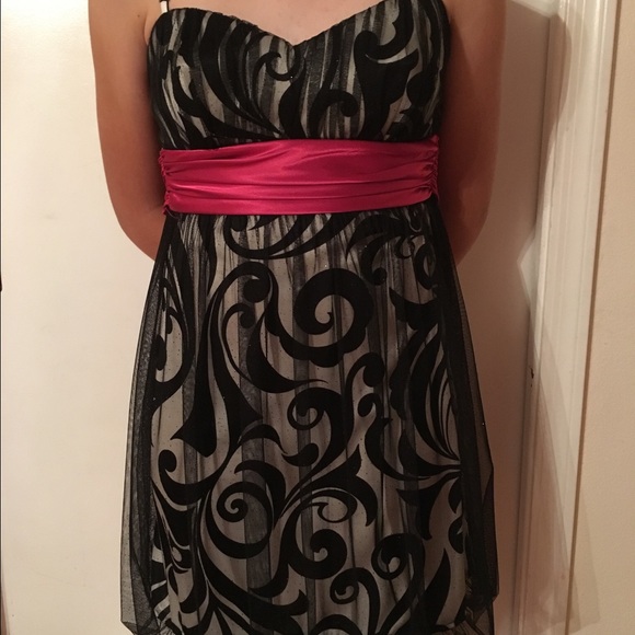 Formal Dress - Picture 2 of 3