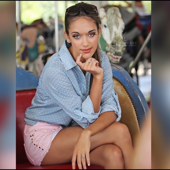 Welcome to my closet!💋 - Picture 2 of 4