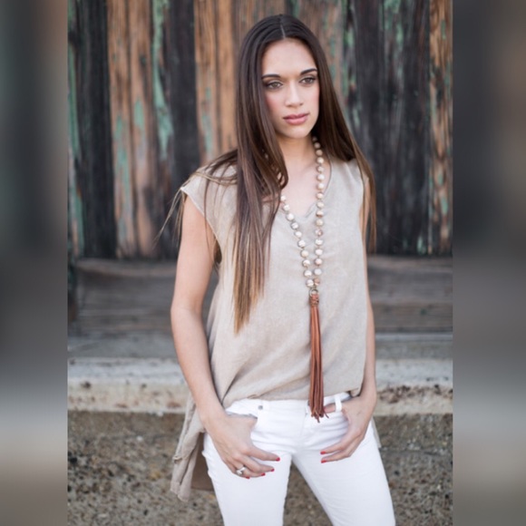 Welcome to my closet!💋 - Picture 3 of 4