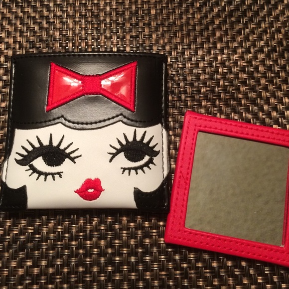 Fluff Dolly Mirror in Pouch