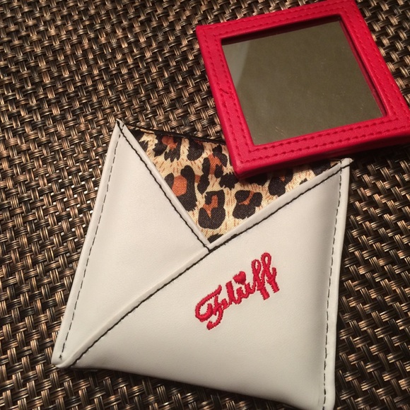 Fluff Dolly Mirror in Pouch - Picture 2 of 2