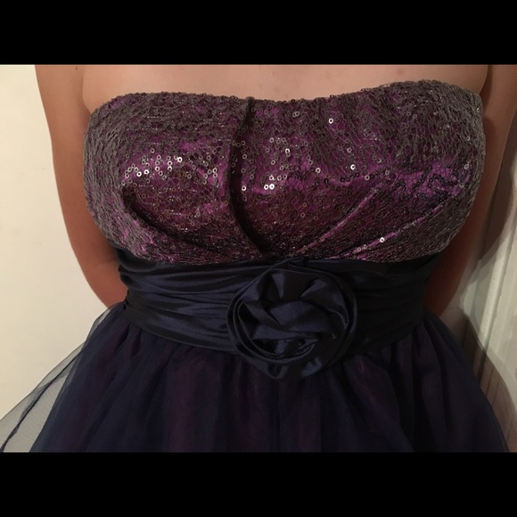 Formal Dress - Picture 2 of 4