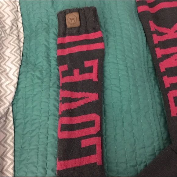 Rare VS PINK Mukluks Size L - Picture 2 of 4
