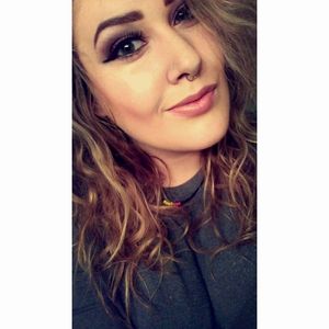 Meet your Posher, Chloe