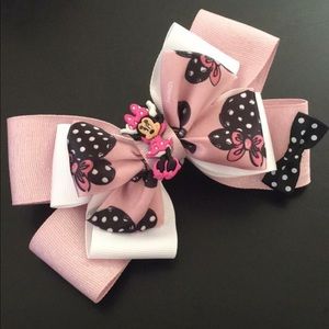 Minnie Mouse bow