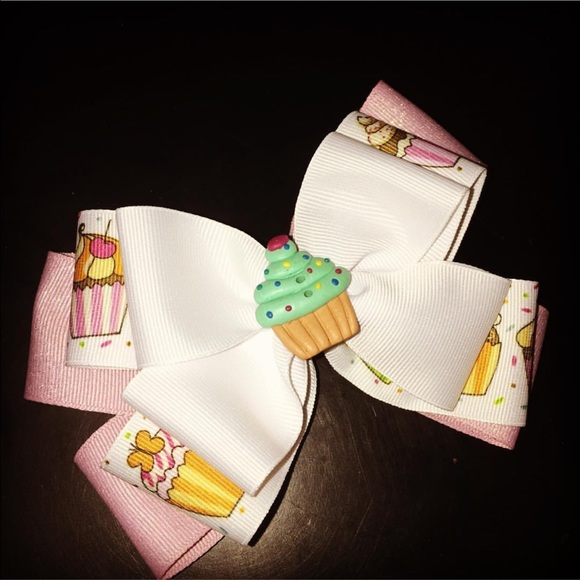 Birthday cupcake Bow