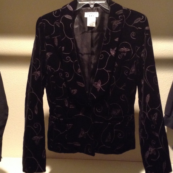 Vintage embroidered velvet blazer