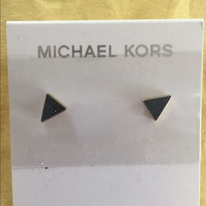 BRAND NEW MICHAEL KORS TRIANGLE STUDS! ✨😍