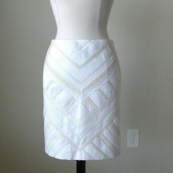 Geo embroidered pencil skirt - Picture 2 of 3