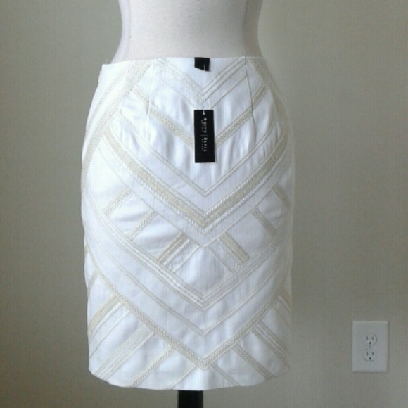 Geo embroidered pencil skirt - Picture 3 of 3
