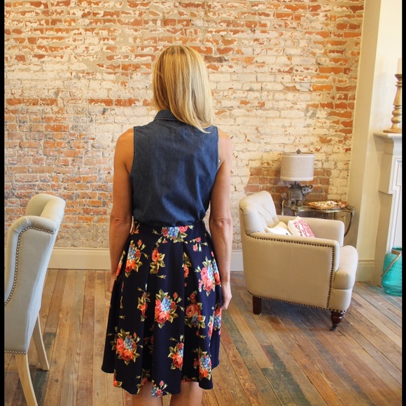 Navy floral pleated midi skirt - Picture 4 of 4