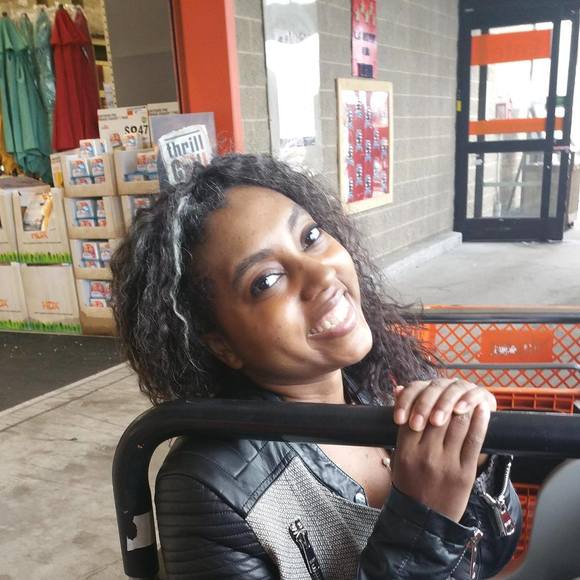 Meet your Posher, Alicia - Picture 1 of 1