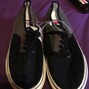 Levi Canvas Shoes 8 1/2 men 10-11 women