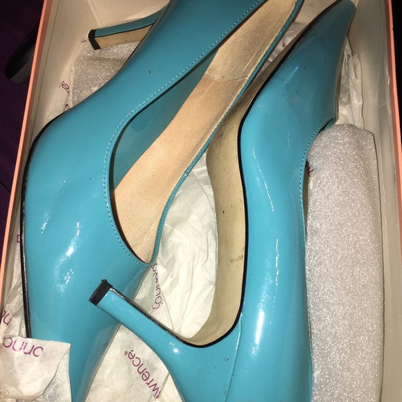Paten leather blue pumps