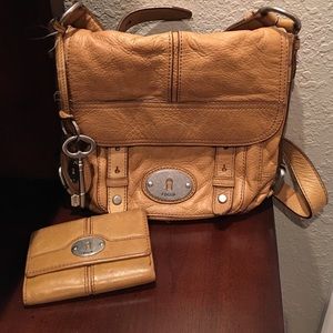 FOSSIL leather shoulder bad w/matching wallet