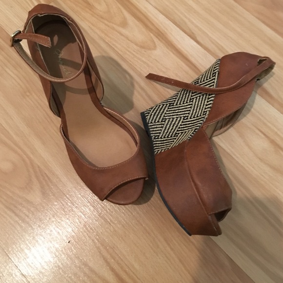 Wedge peep toe heals