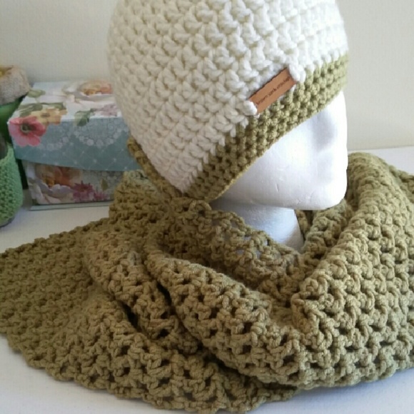NWOT NEVER WORN Crochet Beanie hat and scarf