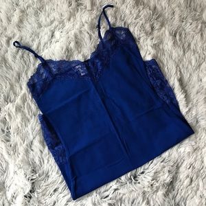 // L a c e • C a m i