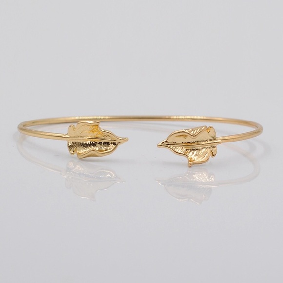 Jewelry - 💟Simple Leaf Bangle💟