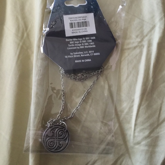 Doctor Who Necklace - Picture 2 of 4